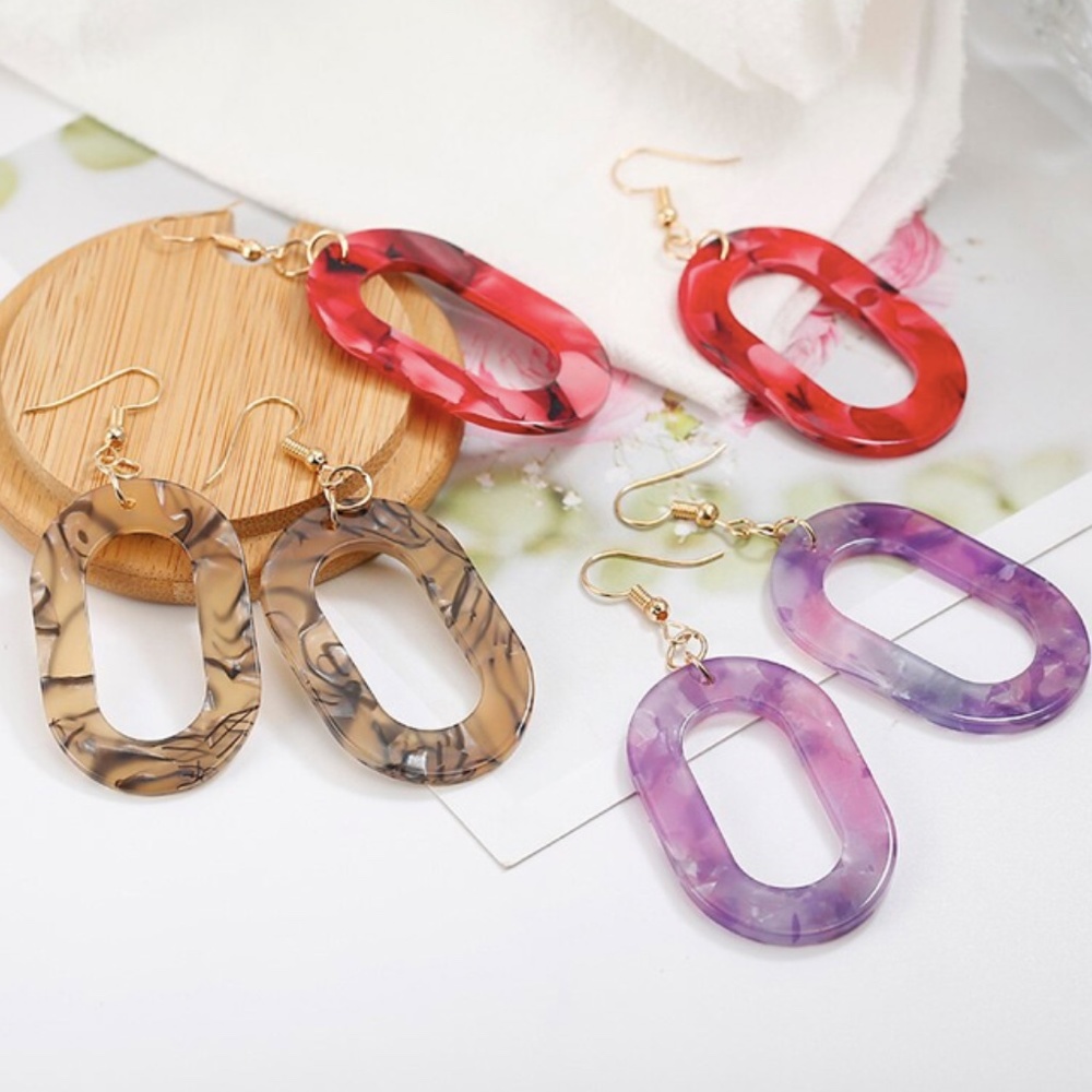 Oval Tortoise Shell Resin Dangle Earrings - Picture 6 of 6